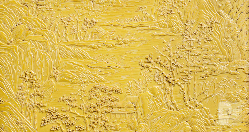 十九世紀 傳王炳榮作 黃釉雕山水圖瓷板 | A CARVED YELLOW-GLAZED 'LANDSCAPE' PORCELAIN PLAQUE - 图2